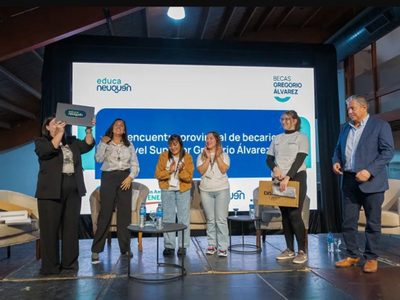Estudiantes del nivel superior de Neuquén reciben notebooks por el Plan Redistribuir Oportunidades