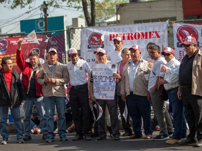Viejos vicios, consentidos por la STPS: Impone el caciquismo petrolero a sus nuevos líderes