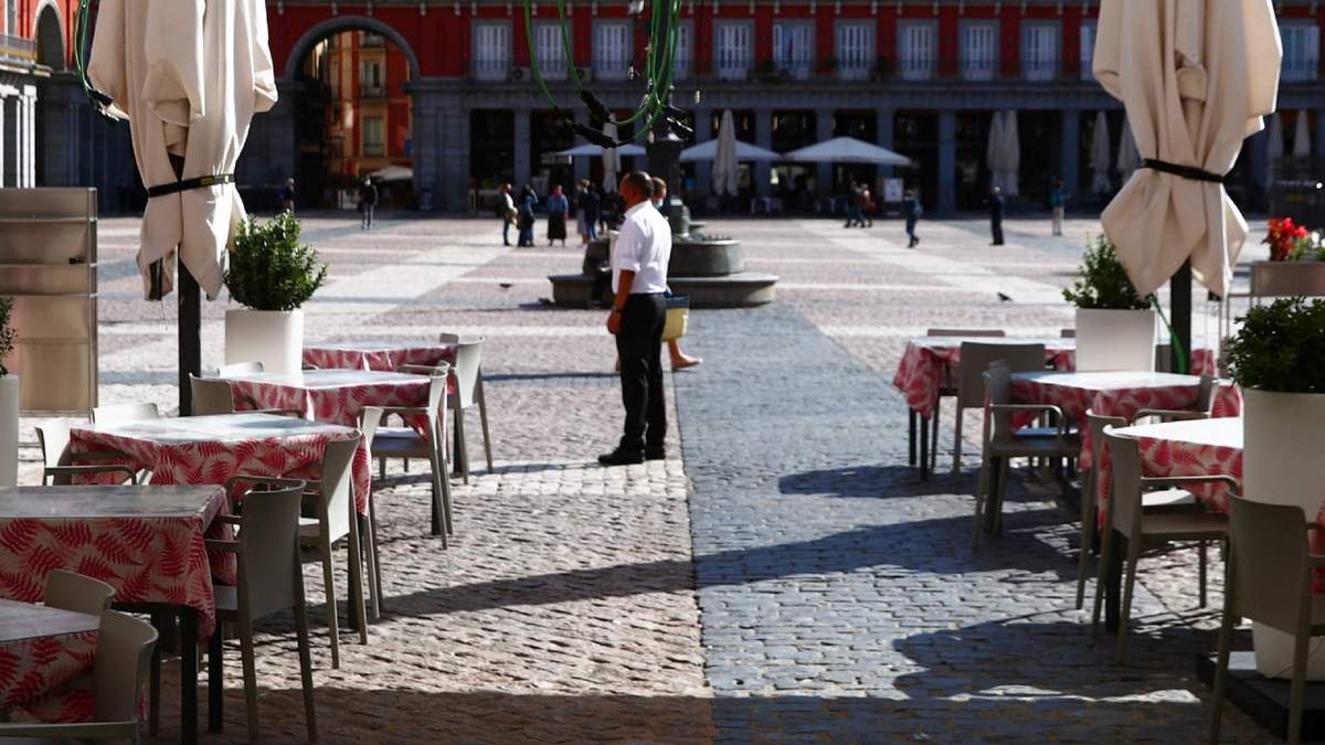 Los bares y restaurantes son el principal foco de las medidas restrictivas impuestas por Europa. Fuente: (Twitter)