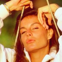 Con un estilo impecable y a sus 66 años, así está hoy Mónica Gonzaga, ícono de los 80