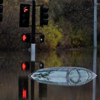 Residentes de San Diego lamentan los daños en sus casas tras una inusual inundación en la ciudad