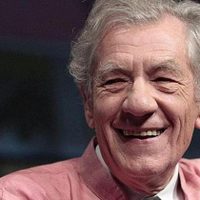Ian McKellen sufre una caída durante una obra de teatro