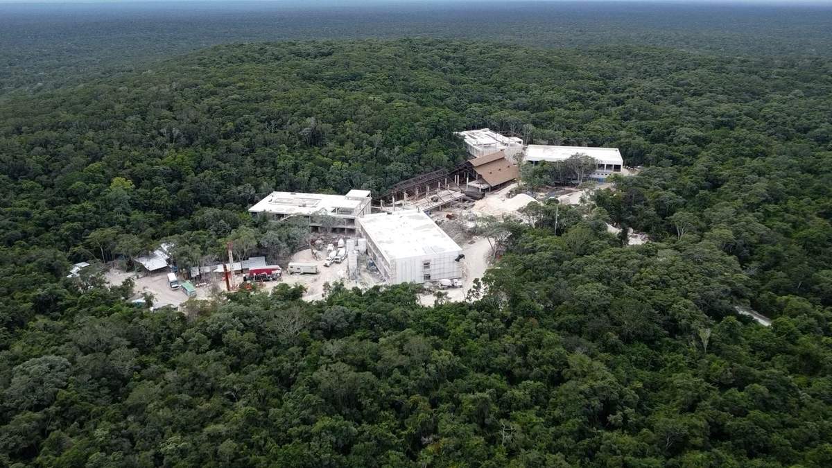 Hotel Militar del Tren Maya en Reserva de la Biosfera de Calakmul, captado por un dron