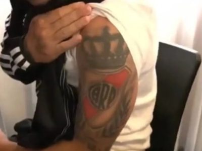 El jugador de Riestra que tiene un tatuaje de River y jugará el sábado ante Boca