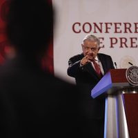 AMLO defiende campaña de Morena para exhibir a diputados como traidores a la patria