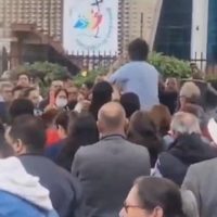 Fiscalía de Colombia acusará de intento de asesinato y tenencia de armas a menor que disparó a Uribe