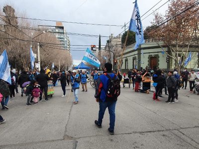 Barrios de Pie se instala con su acampe en Casa de Gobierno