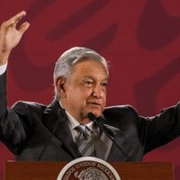 “La economía no tiene por qué estar al servicio de una minoría”, dijo López Obrador