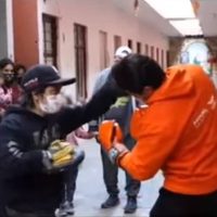 Samuel García recibe "tunda" de "La Chiquita" Vázquez…y de cibernautas