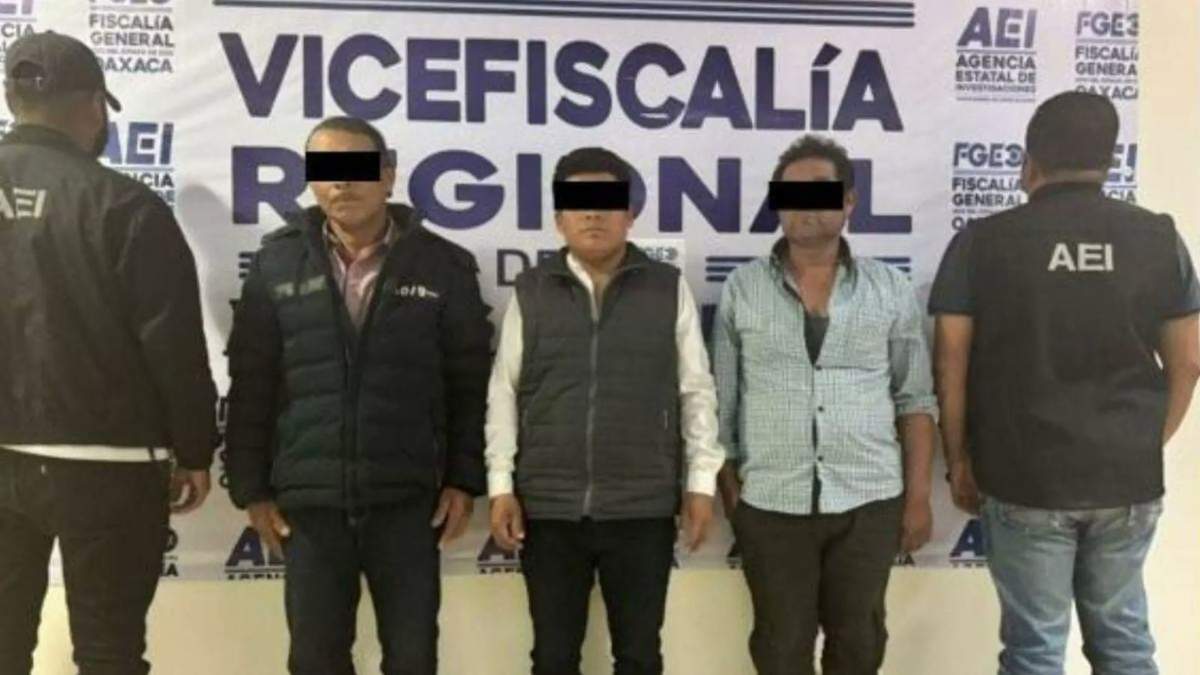 El alcalde de San Pedro Ocotepec junto con otros detenidos