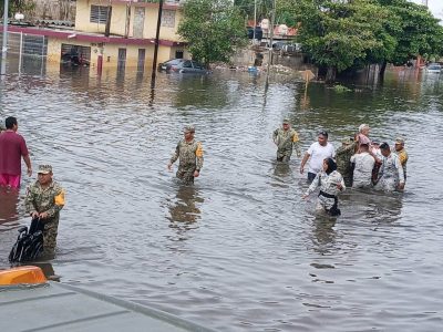 Tormenta causa inundación en Chetumal; trasladan a mil 500 personas a albergues (Video)