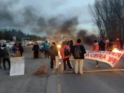 Escuela 364: prometieron gestionar la reanudación de las obras y levantaron el corte de ruta