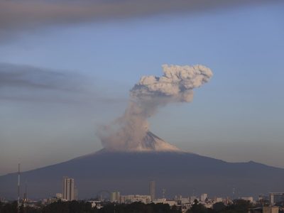 Estos 11 municipios de Puebla tendrán clases en línea por caída de ceniza del Popocatépetl