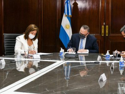 Arabela Carreras firmó un acuerdo con Matías Kulfas para producir hidrógeno verde