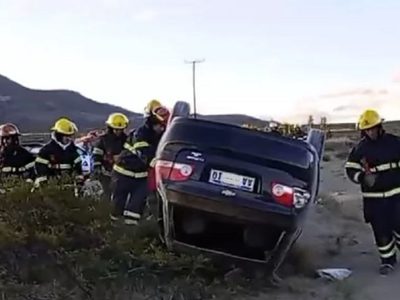 Dos vehículos volcaron en diferentes accidentes en Zapala y Chos Malal
