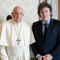 Tras la muerte de Francisco, Milei suspendió el arranque de la campaña electoral