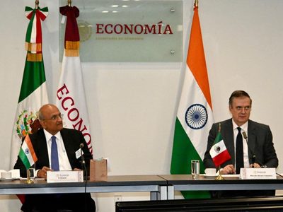 Ebrard se reúne con empresarios de la India para potenciar comercio con México