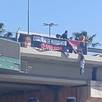 Quisieron detener a judiciales por colgar un cartel contra Cornejo