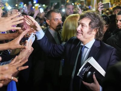 Partido de Javier Milei denuncia fraude en primera vuelta y pide garantías para balotaje en Argentin