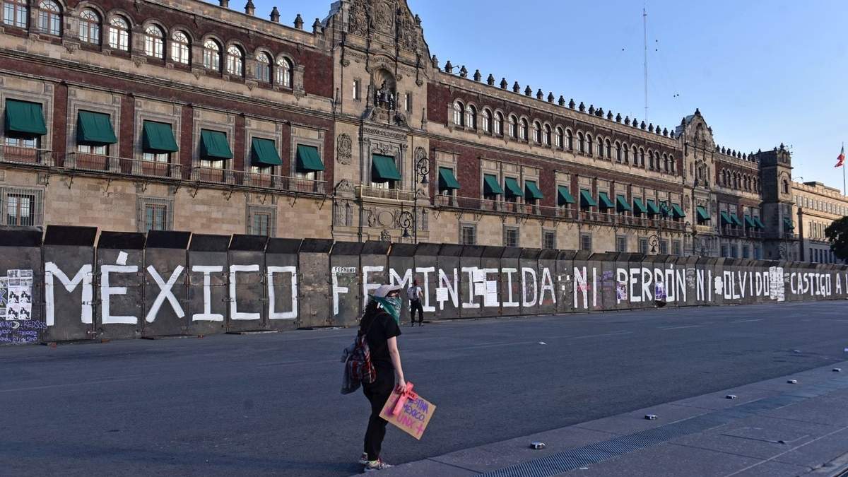 Organizaciones y activistas marcharon en la Ciudad de México en el marco del 25N, Día Internacional de la Eliminación de la Violencia contra la Mujer