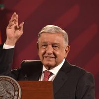 AMLO anuncia conferencias diarias de la SEP para explicar los contenidos de los libros de texto