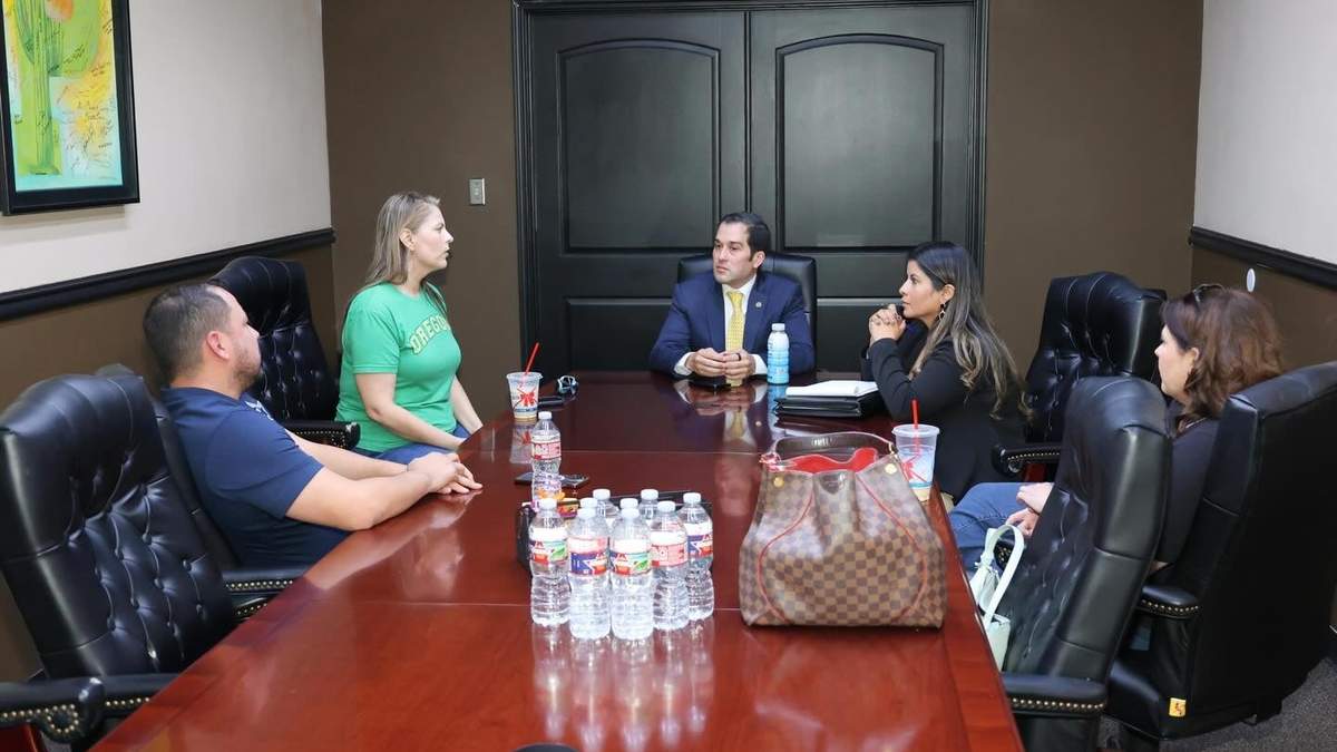 Reunión entre ambientalistas y el alcalde de Eagle Pass, quien pretende ampliar el muro acuático en el Río Bravo