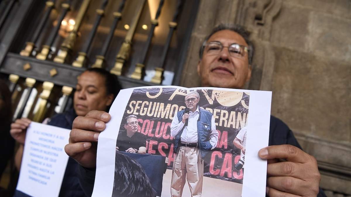Protesta de damnificados del sismo el pasado 15 de agosto frente a la jefatura de gobierno
