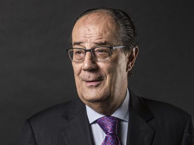 El presidente de la Bolsa de Valores de México fue internado tras dar positivo al coronavirus
