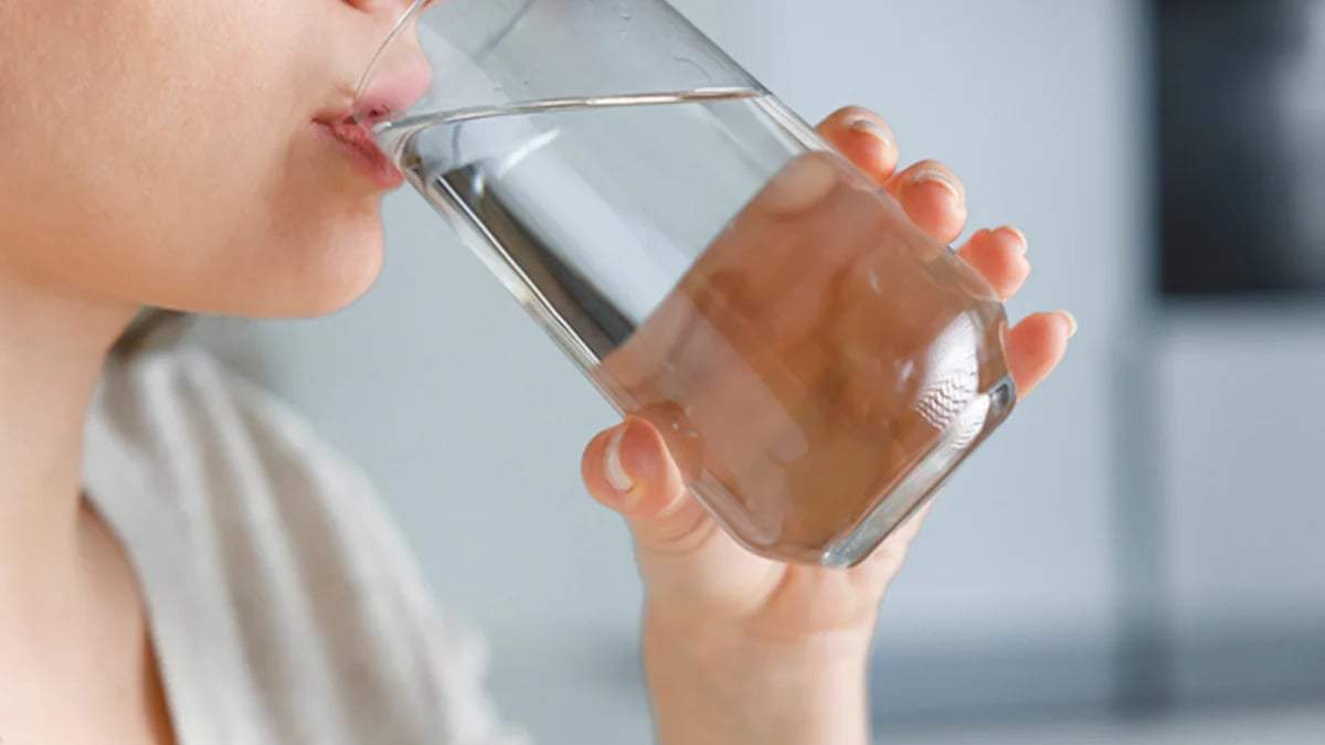 Cinco trucos para beber más agua