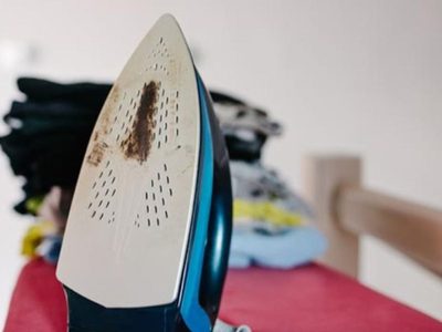 En pocos pasos, así podés limpiar tu plancha de ropa en casa y dejarla como nueva