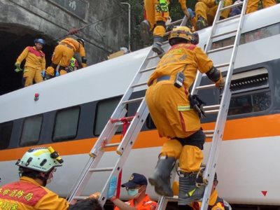 Brutal choque de trenes en Taiwán deja decenas de fallecidos y heridos