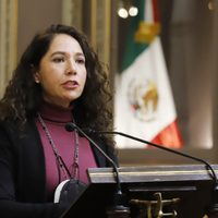 Multan e inhabilitan a exsecretaria de finanzas de Puebla por desvío de recursos públicos