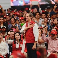 Funcionarios federales, gobernadores y acarreados arropan a Del Mazo en su cierre en Toluca (Video)