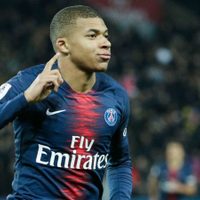 Una ex estrella del fútbol mundial defendió a Kylian Mbappé