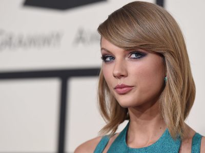 Taylor Swift tuvo que modificar el logo de su merchandising por una denuncia inesperada