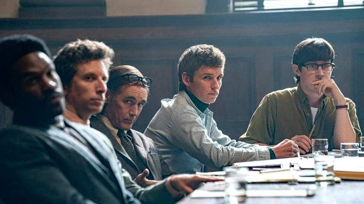 "El Juicio de los Siete de Chicago". Fuente: (Twitter)