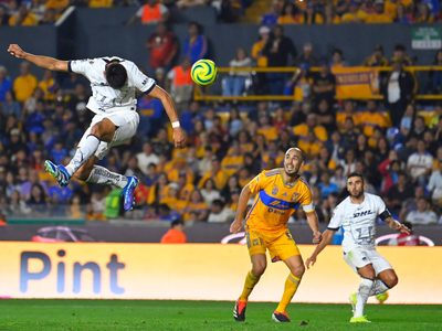 Pumas arranca con las uñas el empate 2-2 en la cancha de Tigres (Videos)