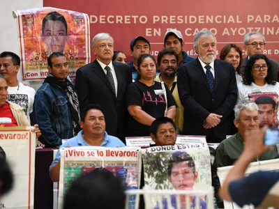 López Obrador formaliza comisión para la verdad y justicia del caso Ayotzinapa