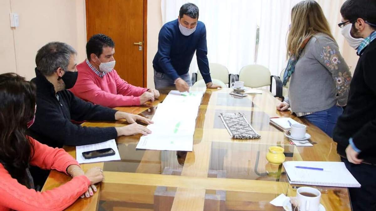 Koopmann reunido con  a directora provincial de Planificación de Proyectos Estratégicos. Fuente: (Twitter)