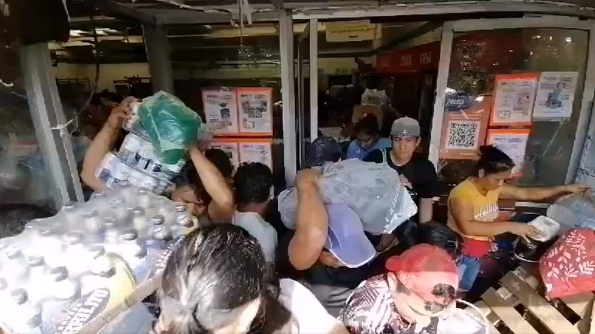 Saqueo en una tienda de conveniencia