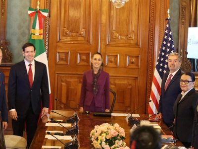 Trump ha hablado con Sheinbaum más que con cualquier otro líder mundial: embajador de EU