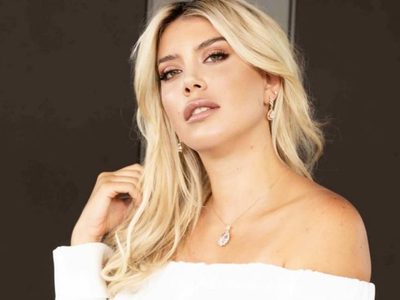 El vestido menos pensado: Wanda Nara posó con la prenda de moda que tenés en el placard