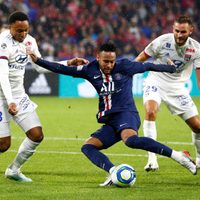 El PSG choca con el Lyon en busca de un nuevo título