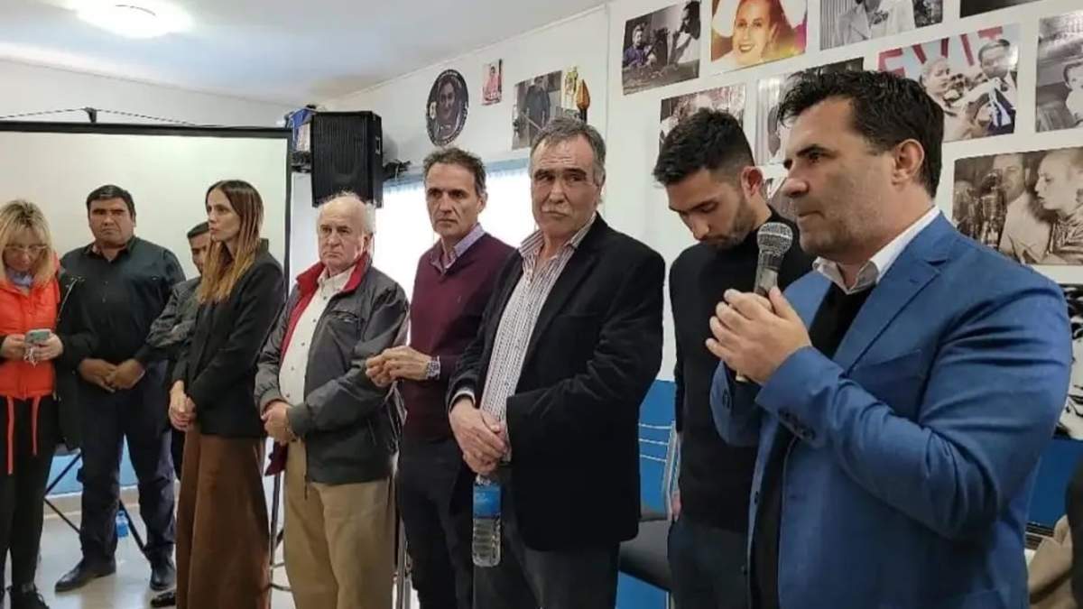 La agrupación peronista apuntó contra el intendente de Centenario, Javier Bertoldi y el diputado provincial electo, Darío Martínez. Fuente: (Facebook)
