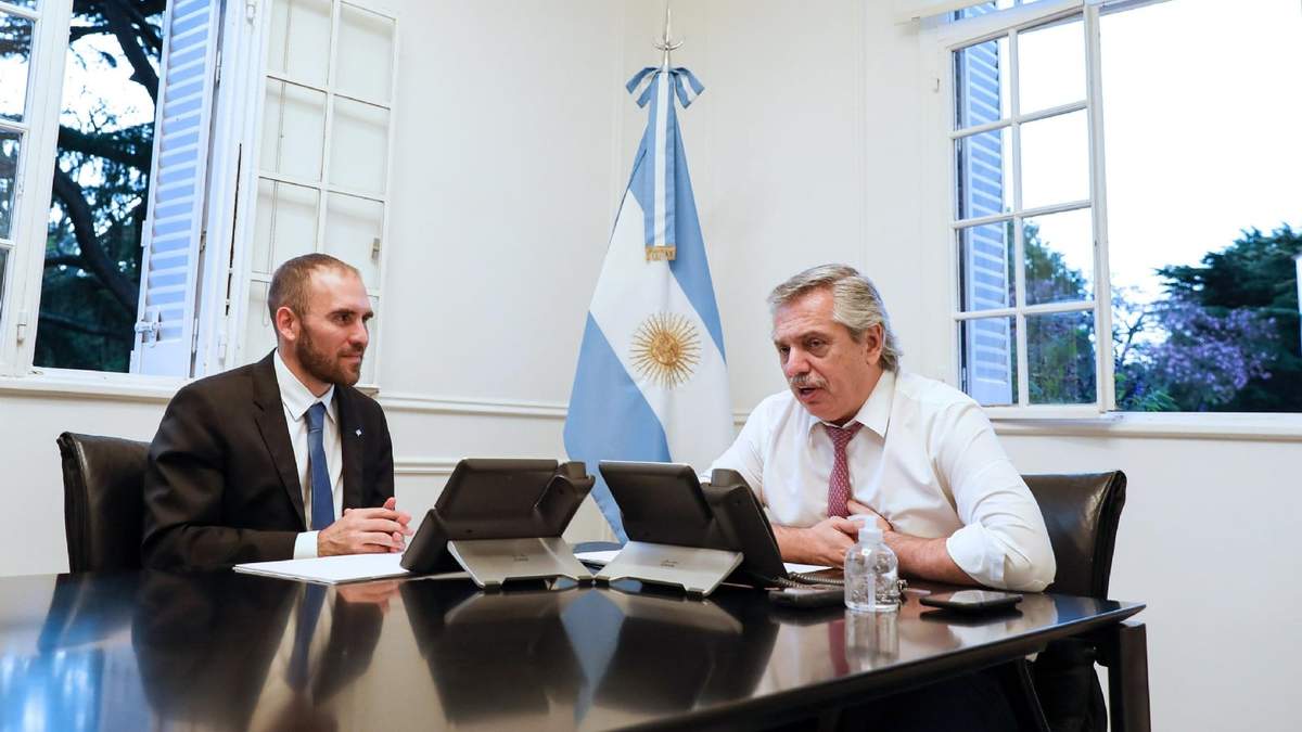 Alberto Fernández junto a Martín Guzmán. Fuente: (Twitter)