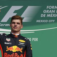 Hamilton consigue su cuarto título en Fórmula Uno; Verstappen gana el GP de México