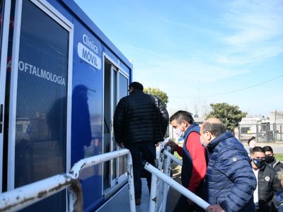 En medio de la pandemia, una clínica móvil brinda asistencia sanitara
