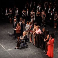 Homenaje a Silvia Pinal en Bellas Artes; la reconocen como "egresada distinguida"