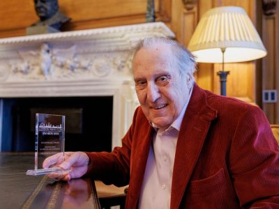 El periodista, espía y escritor Frederick Forsyth muere a los 86 años; escribió "El día del chacal"
