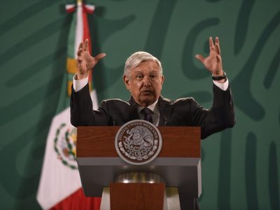Muñoz Ledo es libre de crear frente de defensa de la Constitución y órganos autónomos: AMLO
